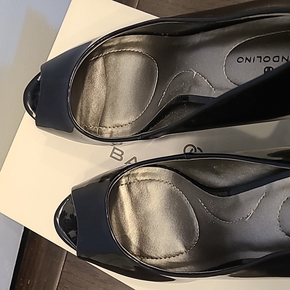 Bandolino - s.8 peep-toe black patent heels - Picture 3 of 10